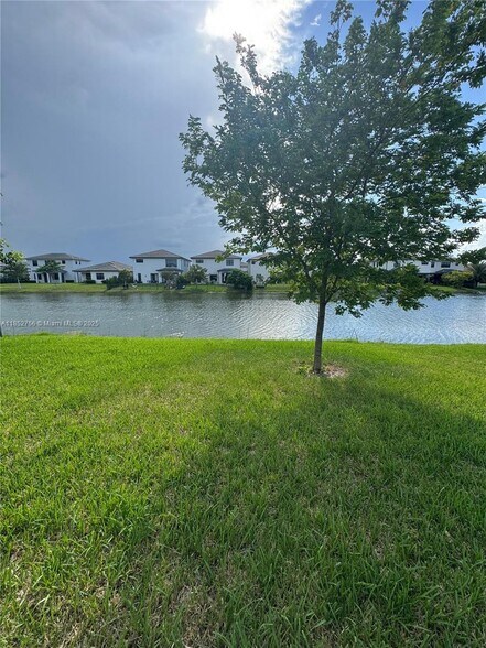 Building Photo - 4398 SW 173rd Ave