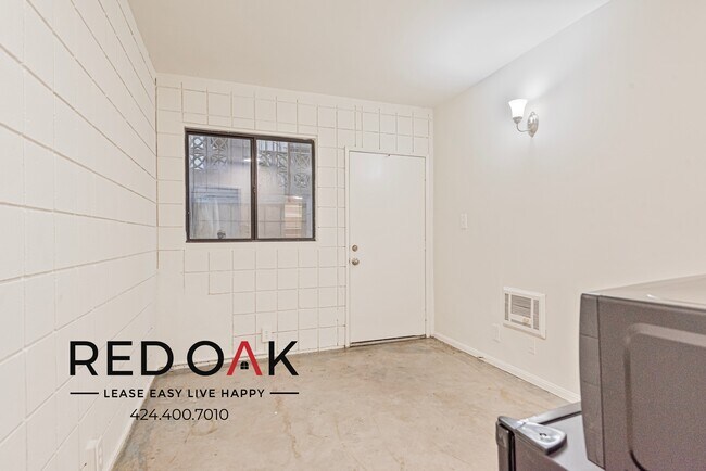 Building Photo - ~NOW PRE-LEASING~ Delightful Bachelor with...