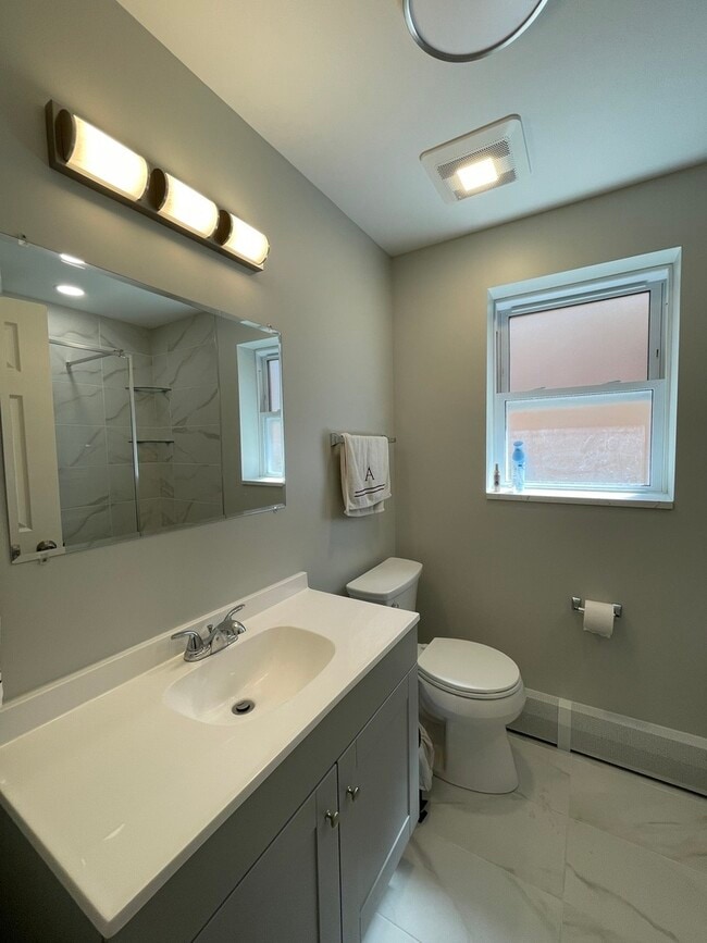 Building Photo - 7659 W Sunset Dr