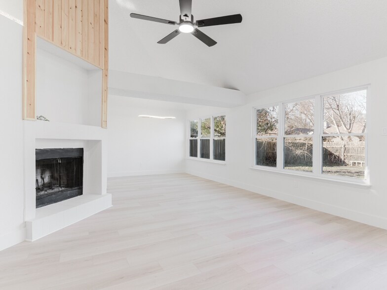 Building Photo - 2409 Brookside Dr