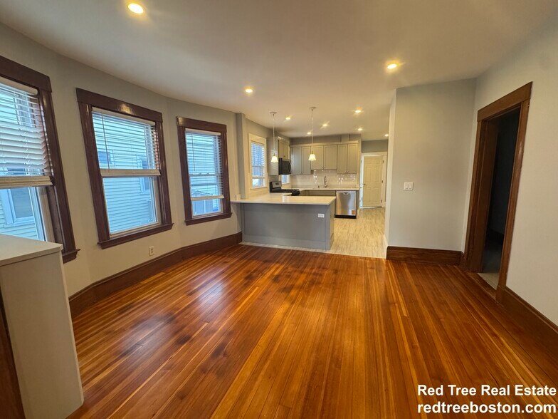 Building Photo - 69 Turner St