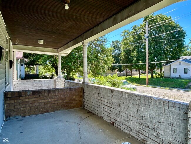 Building Photo - 2911 E Brookside Ave