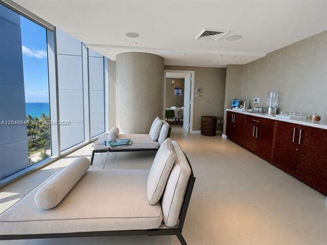 Building Photo - 17001 Collins Ave