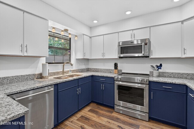 Building Photo - 374 Orchis Rd
