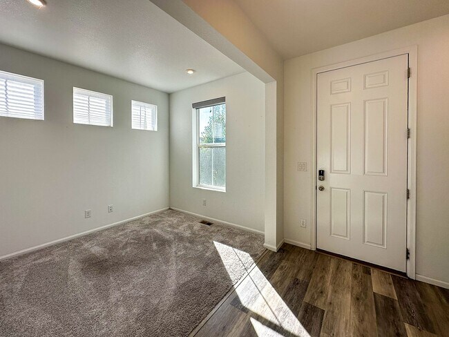 Building Photo - CORNER 3bd 2.5ba paired home in Trails Edge!