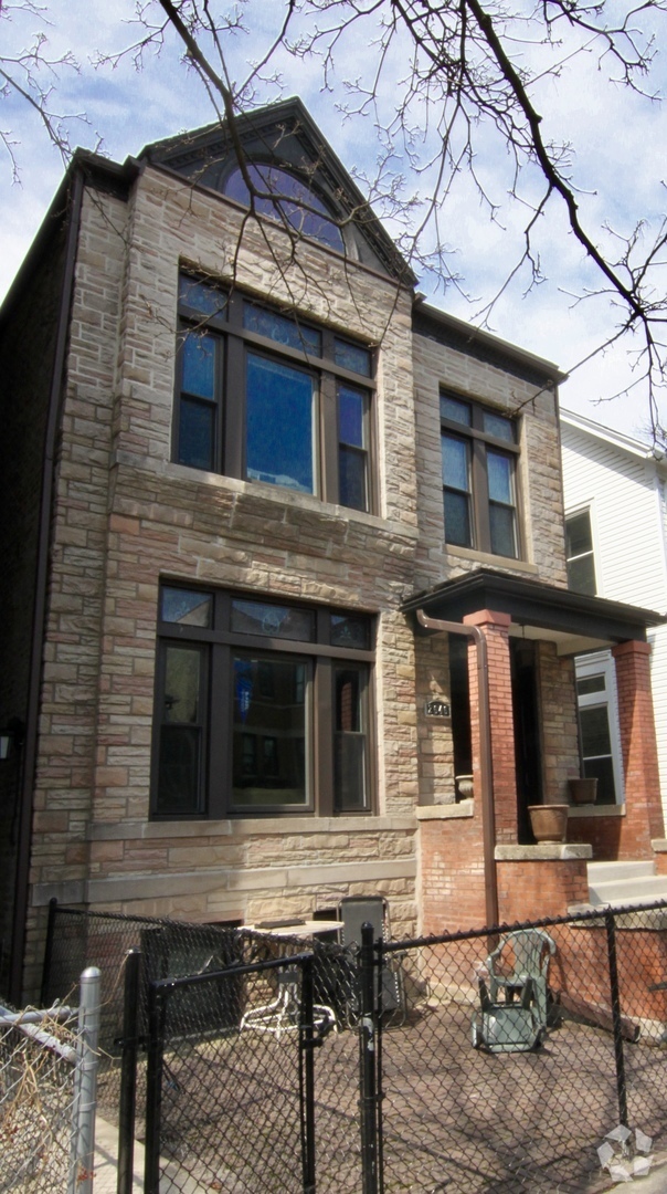 Building Photo - 2646 N Wilton Ave