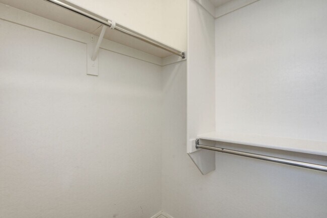 Building Photo - Gated Community Amazing ameneties