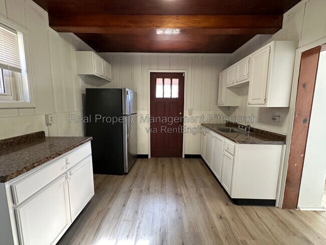 Building Photo - 208 Rolfe St