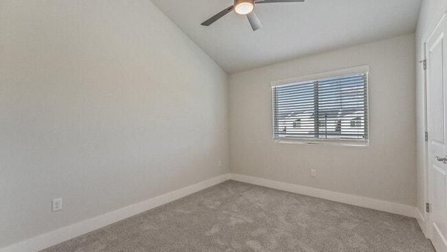 Building Photo - 451 Azurite Rd