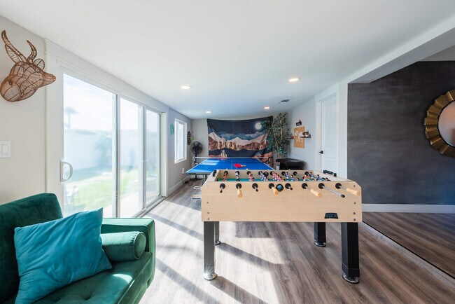 Building Photo - 4917 E Granada Rd