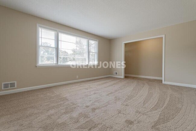 Building Photo - 7268 Fontana Dr