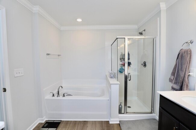 Building Photo - 1052 Ashcroft Cir