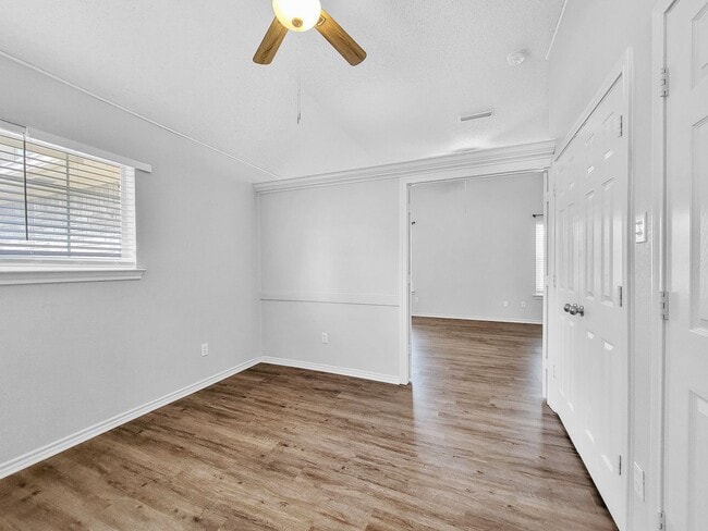 Building Photo - Charming 3-Bed, 2-Bath Home in Bedford with Garage Parking