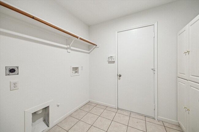 Building Photo - 21907 Willow Downs Dr