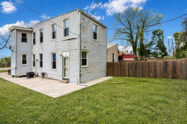 Building Photo - 2954 Central Pkwy