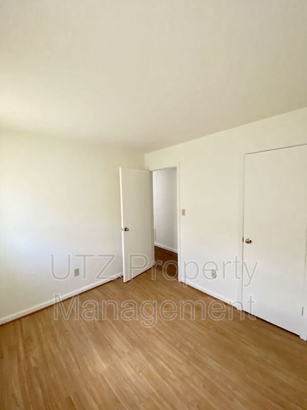 Building Photo - 722 Robinwood Dr