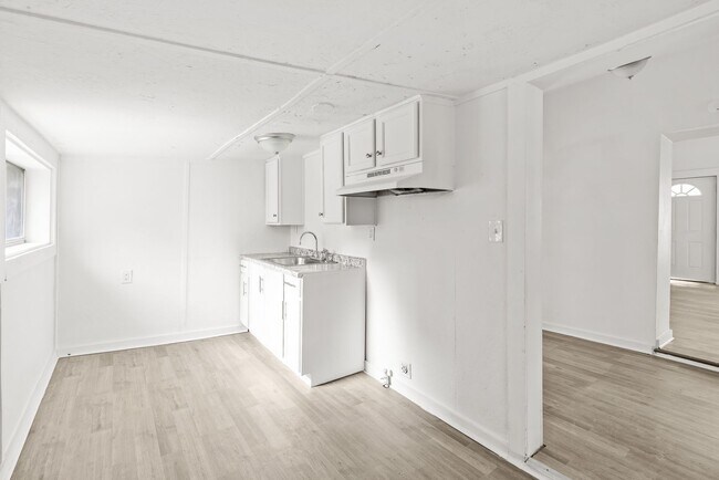 Building Photo - Charming 2 Bedroom, 2 Bathroom house