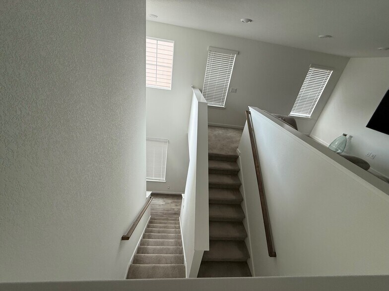 Building Photo - 8978 Woodmere Ct