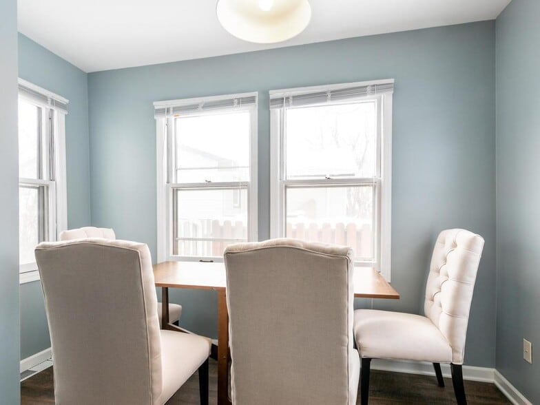 Building Photo - 726 Quincy St NE