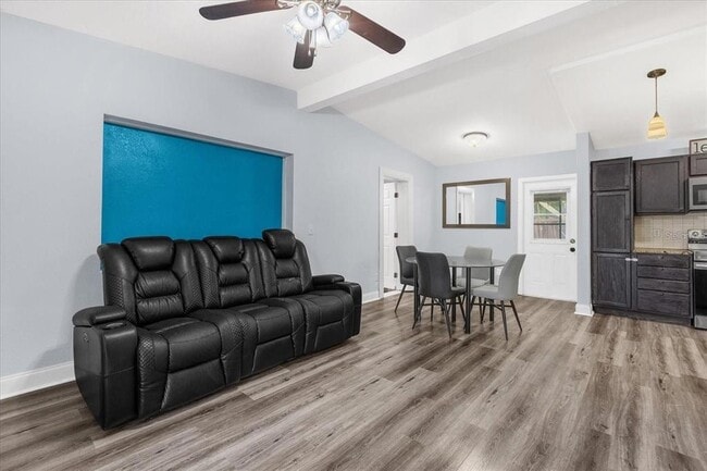 Building Photo - 1502 Daroca Dr