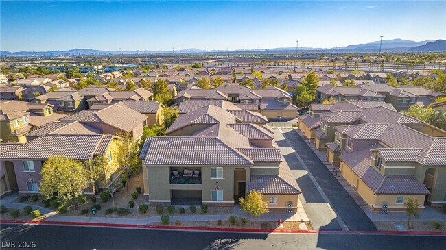 Building Photo - 6868 Sky Pointe Dr