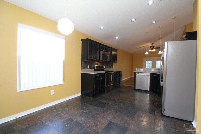 Building Photo - 639 Saleta St