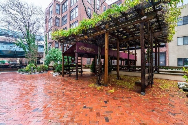 Building Photo - 301 Race St