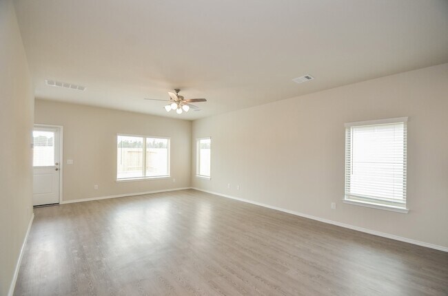 Building Photo - 25513 Blossom Ct