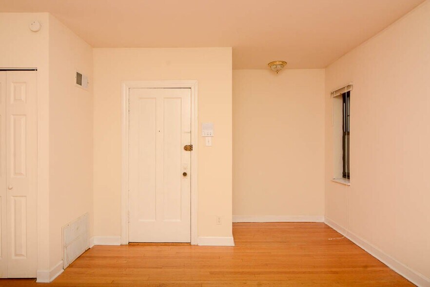 Building Photo - 2953 N Seminary