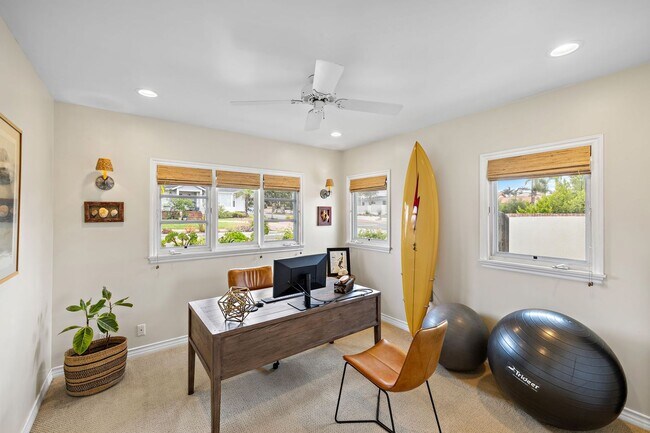 Building Photo - 806 S Ola Vista