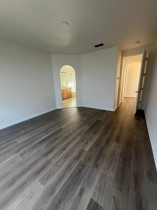 Building Photo - 702 Chandon Dr