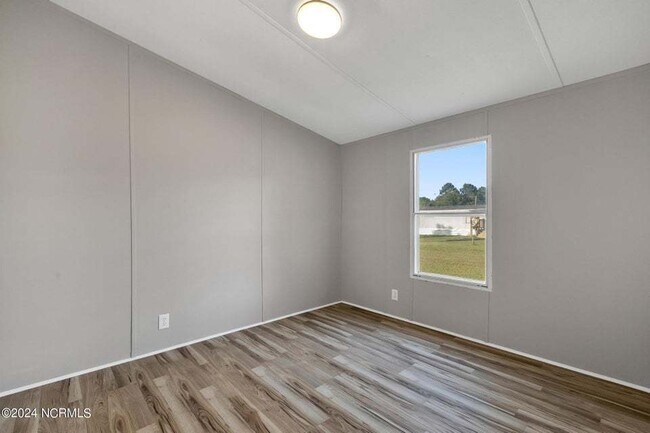 Building Photo - 185 Paradise Ln