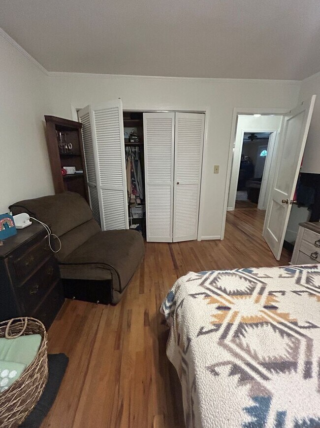 Building Photo - 110 Martin St