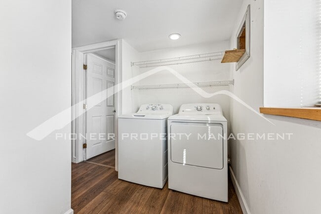 Building Photo - Spacious Home with Fenced Yard and Washer/Dryer