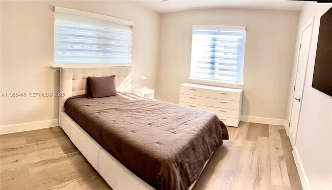 Building Photo - 19340 NE 18th Ct