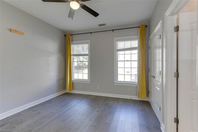 Building Photo - 5102 Waterford Pl