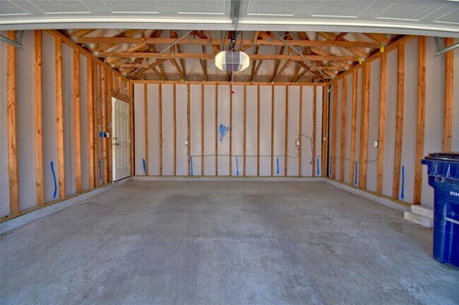 Building Photo - 317 Clearlake Dr