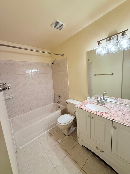 Building Photo - 5002 Ravens Crest Dr