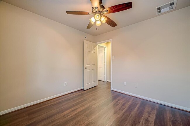 Building Photo - 11335 Overland Trail Dr