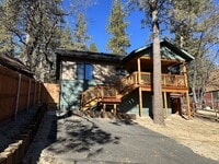 Building Photo - Newer 2 Bedroom Home