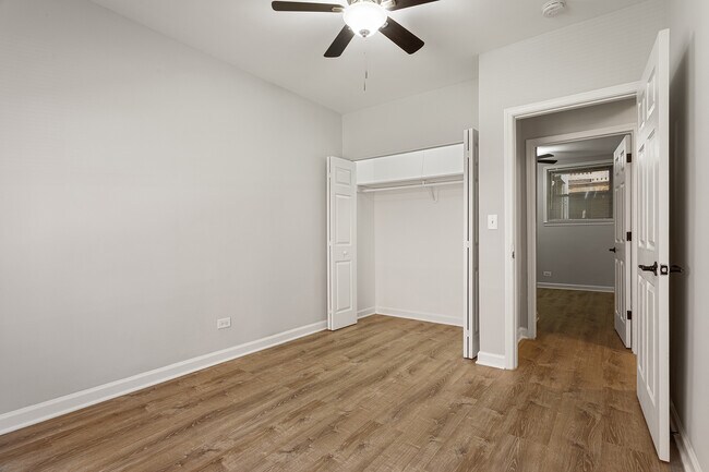 Building Photo - 1702 W Juneway Terrace