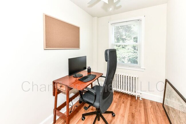 Building Photo - 2230 Observatory Pl NW