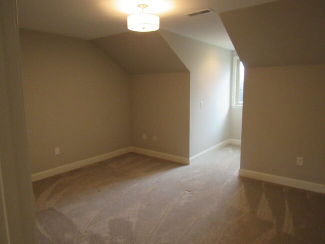 Building Photo - Beautiful 4-Bed, 3-Bath Bungalow in Highly Desirable Farragut!