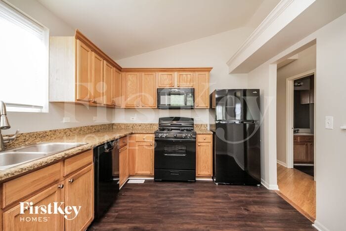 Building Photo - 949 Symphony Dr