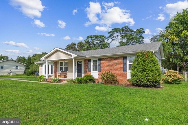 Building Photo - 718 Edwards Dr