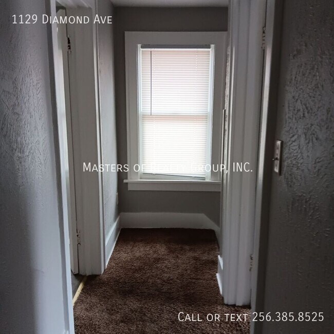 Building Photo - 1129 Diamond Ave