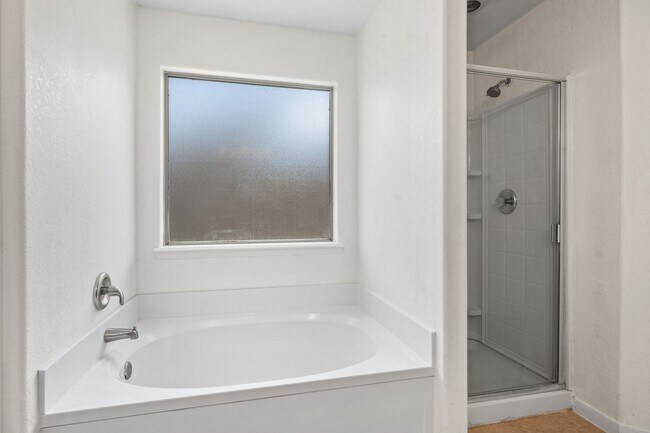 Building Photo - 4614 Pin Oak Creek Ln