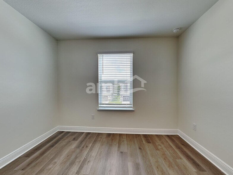 Building Photo - 27189 St Andrews Ave