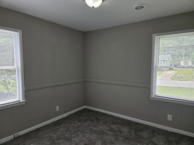 Building Photo - 640 Aubrey Dr