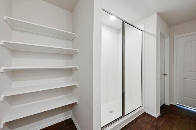 Building Photo - 164 Frogmore Lp